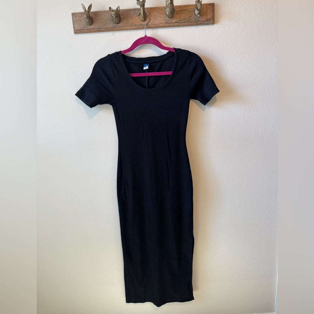 Old Navy Black Short-Sleeve Midi Scoop Neck Dress